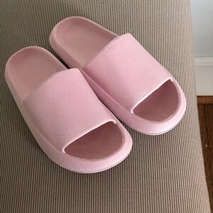 Light Pink Slide Sandals Gray Pool Shower Sandals US Size 9 EUC never worn Set 2